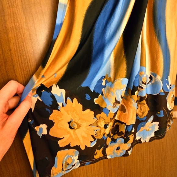 Stunning Dress - Picture 2 of 4